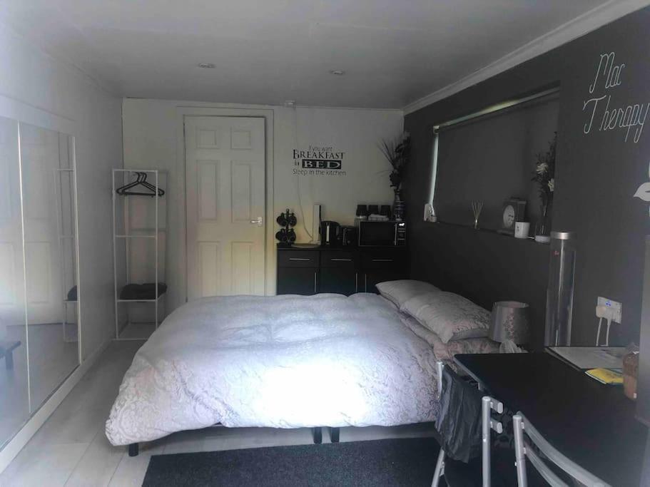 Belfast Private Room, En-Suite & Own Access מראה חיצוני תמונה